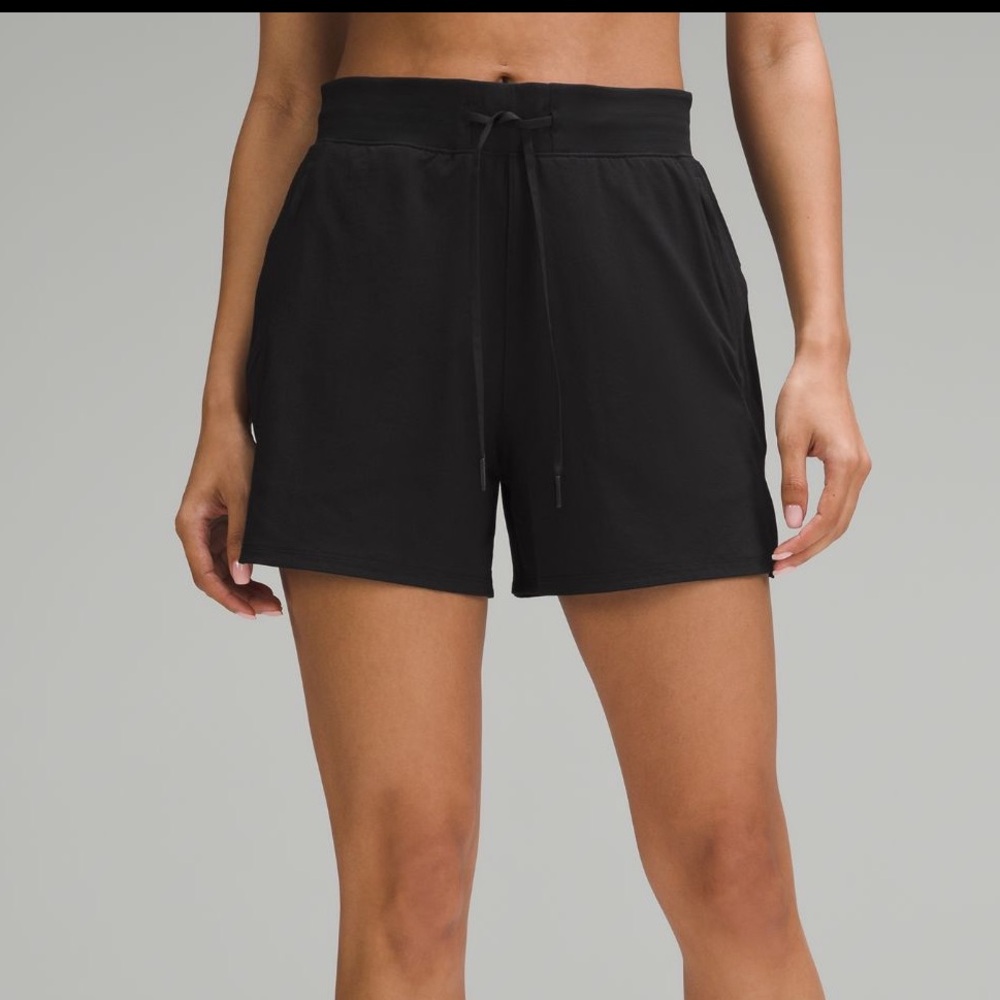 Lululemon Licensed to Train High Rise Shorts 4” Black size 6